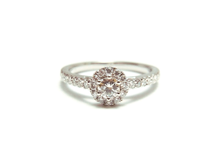 ダイヤモンドリングをメレダイヤを取り巻いたデザインへリフォーム - ジュエリーリフォーム事例｜ダイヤの指輪などのリフォームならジュエリー服部